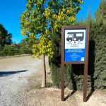 Panel de mobiliario sostenible en Bicorp fabricado con plástico reciclado para el área de pernocta de autocaravanas diseñado por Turamiza.